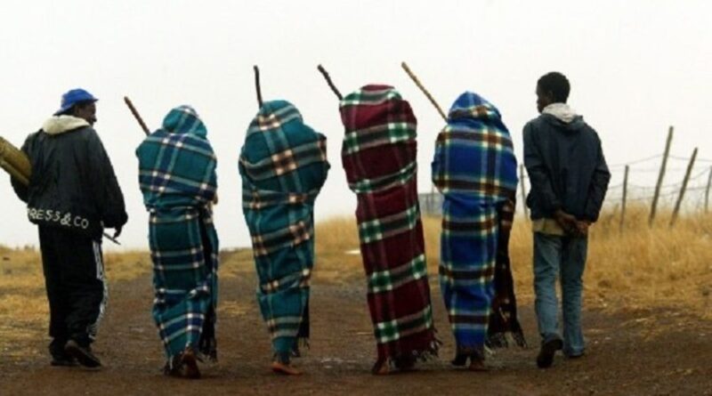 25 wa vana va ponisiwile eka xikolo xo yimbisa lexi nga riki enawini